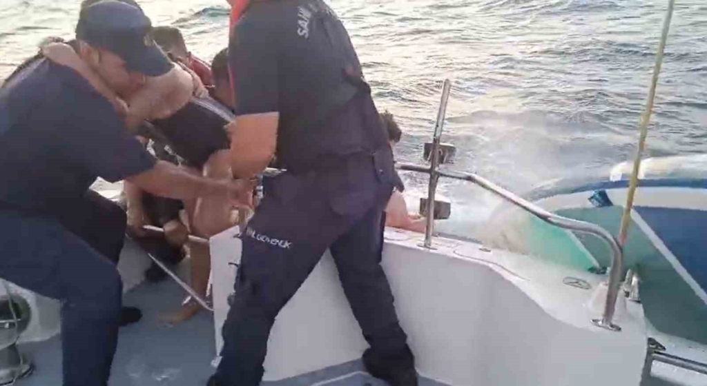 Yalova'da denizde kaybolan baba ve kızı kurtarıldı