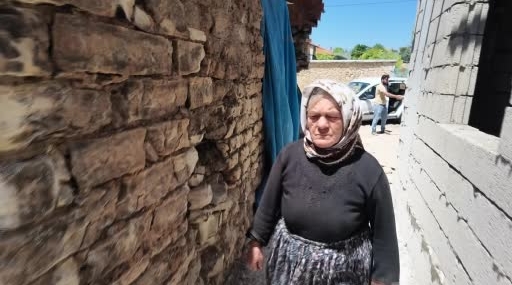 Yangında evlerini kaybeden çift için yeni ev inşa ediliyor