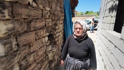 Yangında evlerini kaybeden çift için yeni ev inşa ediliyor