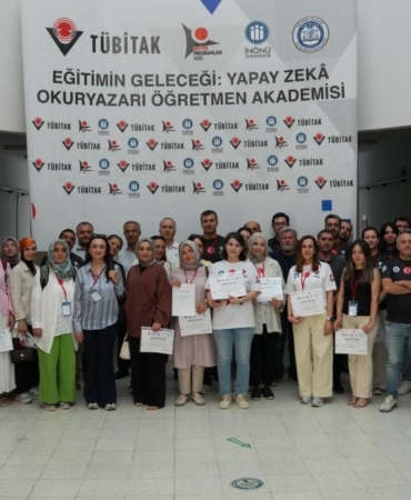 Yapay zeka okuryazarı öğretmen akademisi programı tamamlandı