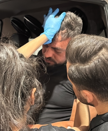 YASAL SINIRIN 11 KATI ÜZERİNDE ALKOLLÜ SÜRÜCÜ AKARYAKIT ALIRKEN DİREKSİYONDA SIZDI... İLGİNÇ ANLAR KAMERADA BEKÇİ VE SAĞLIK EKİPLERİNİN DİREKSİYONDA SIZAN ALKOLLÜ SÜRÜCÜYÜ UYANDIRMA MÜCADELESİ KAMERADA POMPA GÖREVLİSİ AMBULANSIN İÇİNE POS MAKİNESİ GETİREREK YAKIT ÜCRETİNİ TAHSİL ETMEYE ÇALIŞTI