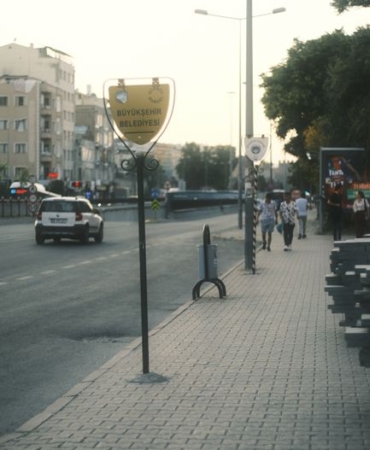 Yeşilyurt Belediyesi metruk yapıları yıkmaya devam ediyor