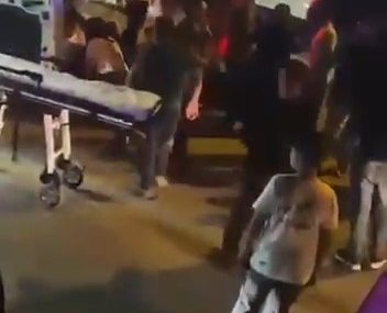 YOLUN KARŞISINA GEÇERKEN OTOMOBİL ÇARPTI: 1'İ AĞIR 2 YARALI
