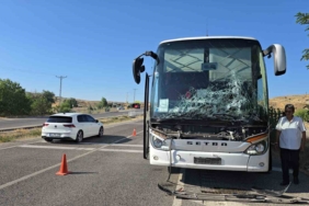 Yozgat'ta otobüs ve traktör çarpıştı, maddi hasar oluştu