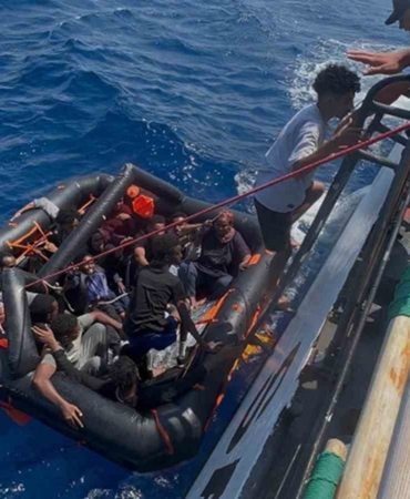 Yunanistan, 16 düzensiz göçmeni Türk karasularına itti