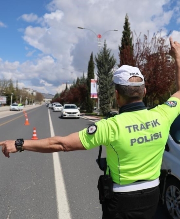 127 ARAÇ TRAFİKTEN MEN EDİLDİ 870 SÜRÜCÜYE CEZAİ İŞLEM UYGULANDI