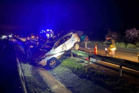 2 KİŞİNİN HAYATINI KAYBETTİĞİ FECİ KAZANIN SANIĞI HAKİM KARŞISINDA KAZA SIRASINDA 1,47 PROMİL ALKOLLÜ OLDUĞU BELİRLENEN SANIK FAHRETTİN ERCİVAN: "KEŞKE BENİM CANIMA BİR ŞEY OLSAYDI DA ONLARA BİR ZARAR GELMESEYDİ" DURUŞMADA KAZA ANINI ANLATAN TANIK SAMET Ç.: "BİZİ YAKLAŞIK 150 KİLOMETRE HIZLA GEÇTİ, ARAÇ TAKLA ATTI" DURUŞMA SALONUNDA GİZLİCE FOTOĞRAF ÇEKEN SANIK YAKINI HAKKINDA İŞLEM YAPILDI