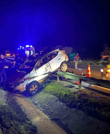 2 KİŞİNİN HAYATINI KAYBETTİĞİ FECİ KAZANIN SANIĞI HAKİM KARŞISINDA KAZA SIRASINDA 1,47 PROMİL ALKOLLÜ OLDUĞU BELİRLENEN SANIK FAHRETTİN ERCİVAN: "KEŞKE BENİM CANIMA BİR ŞEY OLSAYDI DA ONLARA BİR ZARAR GELMESEYDİ" DURUŞMADA KAZA ANINI ANLATAN TANIK SAMET Ç.: "BİZİ YAKLAŞIK 150 KİLOMETRE HIZLA GEÇTİ, ARAÇ TAKLA ATTI" DURUŞMA SALONUNDA GİZLİCE FOTOĞRAF ÇEKEN SANIK YAKINI HAKKINDA İŞLEM YAPILDI