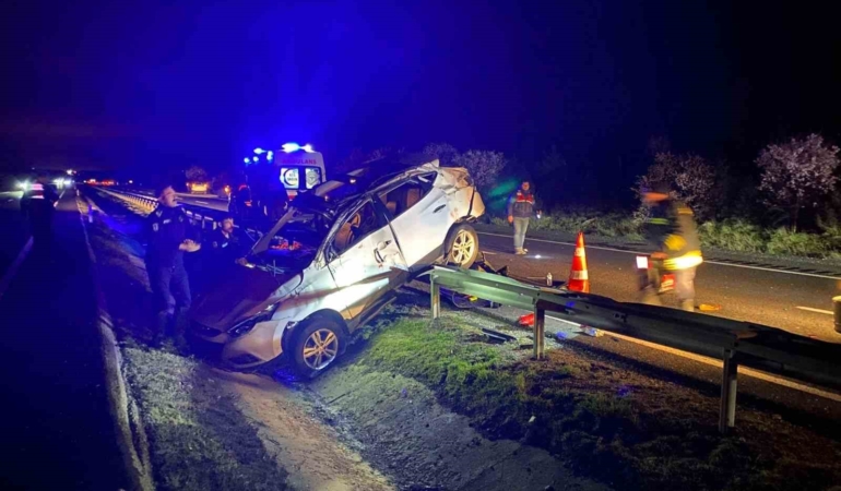 2 KİŞİNİN HAYATINI KAYBETTİĞİ FECİ KAZANIN SANIĞI HAKİM KARŞISINDA KAZA SIRASINDA 1,47 PROMİL ALKOLLÜ OLDUĞU BELİRLENEN SANIK FAHRETTİN ERCİVAN: "KEŞKE BENİM CANIMA BİR ŞEY OLSAYDI DA ONLARA BİR ZARAR GELMESEYDİ" DURUŞMADA KAZA ANINI ANLATAN TANIK SAMET Ç.: "BİZİ YAKLAŞIK 150 KİLOMETRE HIZLA GEÇTİ, ARAÇ TAKLA ATTI" DURUŞMA SALONUNDA GİZLİCE FOTOĞRAF ÇEKEN SANIK YAKINI HAKKINDA İŞLEM YAPILDI