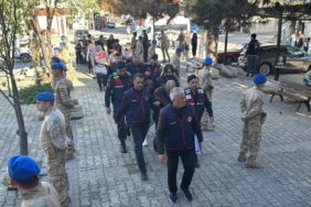 20 YILLIK KAYIP DOSYASINDA İLK DURUŞMA GÖRÜLDÜ TÜFEK DİPÇİĞİNDEKİ DNA İLE AYDINLATILAN CİNAYET DAVASINDA SANIKLAR SUÇLAMALARI REDDETTİ AVUKAT DOĞANCAN ÇIRA: "SANIKLAR MAKTULÜN ÖLMEDİĞİNİ İDDİA ETTİ"
