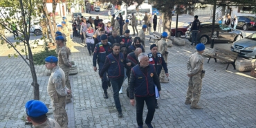 20 YILLIK KAYIP DOSYASINDA İLK DURUŞMA GÖRÜLDÜ TÜFEK DİPÇİĞİNDEKİ DNA İLE AYDINLATILAN CİNAYET DAVASINDA SANIKLAR SUÇLAMALARI REDDETTİ AVUKAT DOĞANCAN ÇIRA: "SANIKLAR MAKTULÜN ÖLMEDİĞİNİ İDDİA ETTİ"