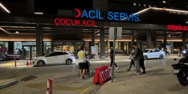 6 YAŞINDAKİ KIZ EVDE SİLAHIN ATEŞ ALMASIYLA YARALANDI, AĞABEYİ TUTUKLANDI