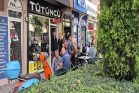 7'NCİ KATTAKİ EVİNDEN ÇIKAN 81 YAŞINDAKİ ŞAHIS BİNANIN MERDİVEN BOŞLUĞUNDA ÖLÜ BULUNDU YAŞLI ADAMIN ÖLÜMÜNÜ BELEDİYE TABİBİ ŞÜPHELİ BULDU, POLİS İNCELEME BAŞLATTI ACILI KIZIN "BABAM ÖLDÜ" FERYATLARI YÜREKLERİ DAĞLADI
