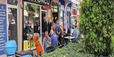 7'NCİ KATTAKİ EVİNDEN ÇIKAN 81 YAŞINDAKİ ŞAHIS BİNANIN MERDİVEN BOŞLUĞUNDA ÖLÜ BULUNDU YAŞLI ADAMIN ÖLÜMÜNÜ BELEDİYE TABİBİ ŞÜPHELİ BULDU, POLİS İNCELEME BAŞLATTI ACILI KIZIN "BABAM ÖLDÜ" FERYATLARI YÜREKLERİ DAĞLADI