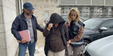 AVM'DEN 20 BİN LİRALIK GİYİM EŞYASI ÇALAN KADIN YAKALANDI