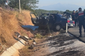 SEYDİKEMER'DE OTOMOBİL YOLDAN ÇIKTI: 2 ÖLÜ