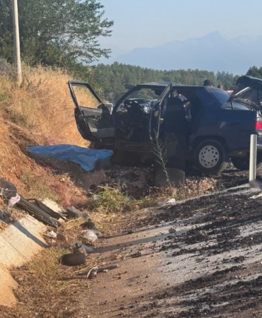 SEYDİKEMER'DE OTOMOBİL YOLDAN ÇIKTI: 2 ÖLÜ