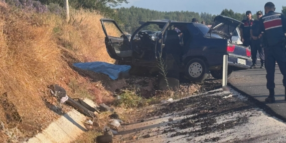 SEYDİKEMER'DE OTOMOBİL YOLDAN ÇIKTI: 2 ÖLÜ