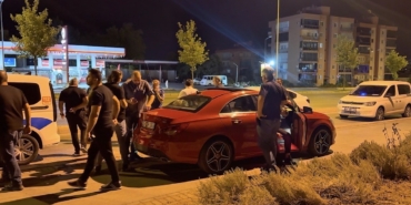 SOKAĞA ATTIKLARI MAYTAP ELLERİNDE PATLADI