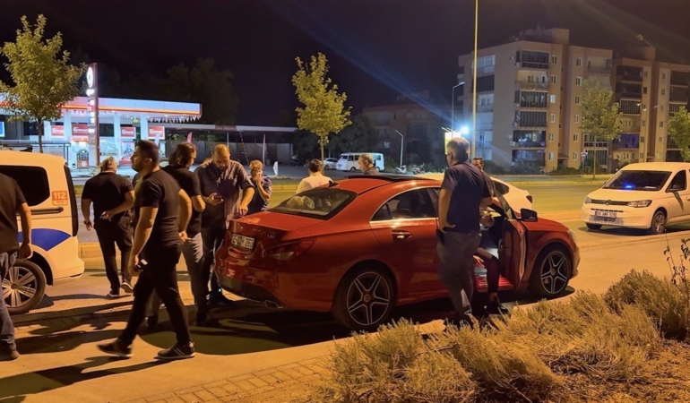 SOKAĞA ATTIKLARI MAYTAP ELLERİNDE PATLADI