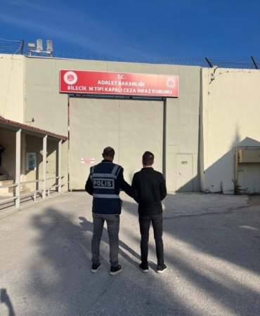 'ADINIZA KREDİ ÇEKİLDİ' DEDİ, 6 BİLEZİK VE ALTINLARI ALDI