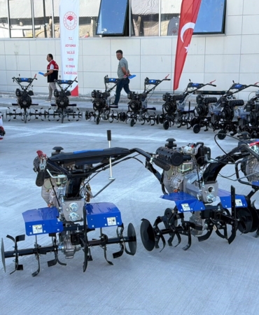 ADIYAMAN'DA ÇİFTÇİLERE TARIM ALET VE EKİPMANI DESTEĞİ