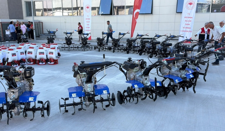 ADIYAMAN'DA ÇİFTÇİLERE TARIM ALET VE EKİPMANI DESTEĞİ