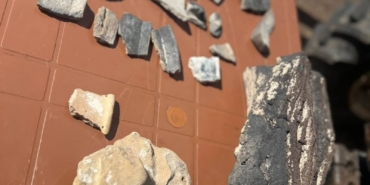 AĞRI DAĞI'NDA NUH TUFANI ÖNCESİNE AİT KALINTILAR BULUNDU KAZI BAŞKANI PROF. DR. CENKER ATİLA: "ORGANİK MADDE MİKTARI, AHŞAP KALINTILARI BİZİM İÇİN ÇOK ÖNEMLİ VERİLER SUNACAK. ORGANİK MADDELERDE YAPACAĞIMIZ KARBON NÖTR TARİHLEMESİYLE DE BURADA GERÇEKTEN GEMİ OLUP OLMADIĞINI ANLAYACAĞIZ"