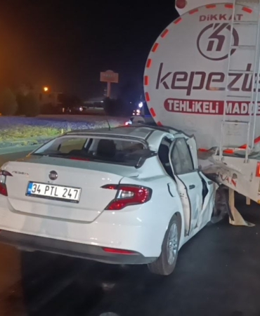 AKARYAKIT TANKERİNE ARKADAN ÇARPAN OTOMOBİL 100 METRE SÜRÜKLENDİ: 1 ÖLÜ HAYATINI KAYBEDEN SÜRÜCÜNÜN İNFAZ VE KORUMA MEMURU OLDUĞU BİLDİRİLDİ