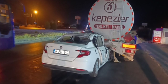 AKARYAKIT TANKERİNE ARKADAN ÇARPAN OTOMOBİL 100 METRE SÜRÜKLENDİ: 1 ÖLÜ HAYATINI KAYBEDEN SÜRÜCÜNÜN İNFAZ VE KORUMA MEMURU OLDUĞU BİLDİRİLDİ