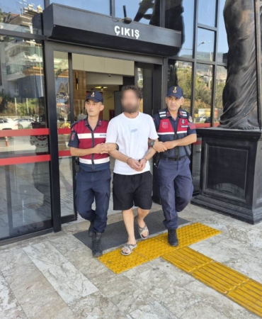 ALANYA'DA 7 YIL 8 AY HAPİS CEZASIYLA ARANAN HÜKÜMLÜ YAKALANDI