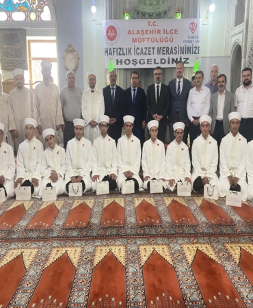 ALAŞEHİR'DE 11 ÖĞRENCİ HAFIZLIK İCAZETİ ALDI