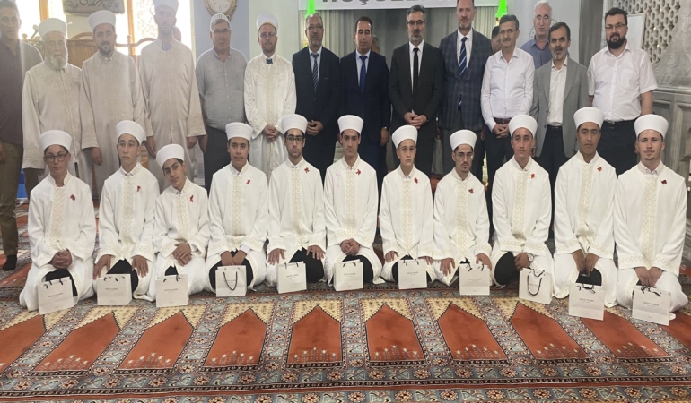 ALAŞEHİR'DE 11 ÖĞRENCİ HAFIZLIK İCAZETİ ALDI
