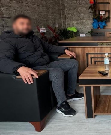 ALDIĞI BIÇAK DARBESİYLE AĞIR YARALANAN 25 YAŞINDAKİ ESNAF HAYATINI KAYBETTİ