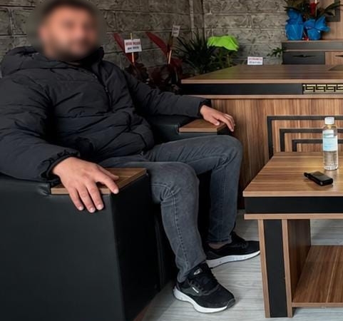 ALDIĞI BIÇAK DARBESİYLE AĞIR YARALANAN 25 YAŞINDAKİ ESNAF HAYATINI KAYBETTİ