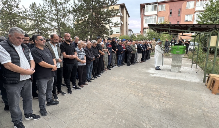 AMASRA'DAKİ KAZANIN ARDINDAN ACI VEDA: CANSU ÖĞRETMEN TOPRAĞA VERİLDİ CANSU ÖĞRETMEN HAYATINI KAYBETTİ, BEBEĞİ HAYAT MÜCADELESİ VERİYOR