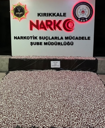 ANKARA'DAN ÇEVRE İLLERE UYUŞTURUCU SEVKİYATINA OPERASYON: 107 BİN 200 SENTETİK ECZA HAPI ELE GEÇİRİLDİ