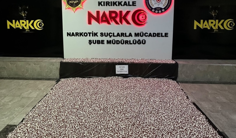 ANKARA'DAN ÇEVRE İLLERE UYUŞTURUCU SEVKİYATINA OPERASYON: 107 BİN 200 SENTETİK ECZA HAPI ELE GEÇİRİLDİ