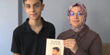 ANNE VE OĞLUNUN YILLAR SÜREN KANSER MÜCADELESİ ŞİİRLERLE BULUŞTU: "KENDİMİ YAZARAK İYİLEŞTİRDİĞİMİ FARK ETTİM"