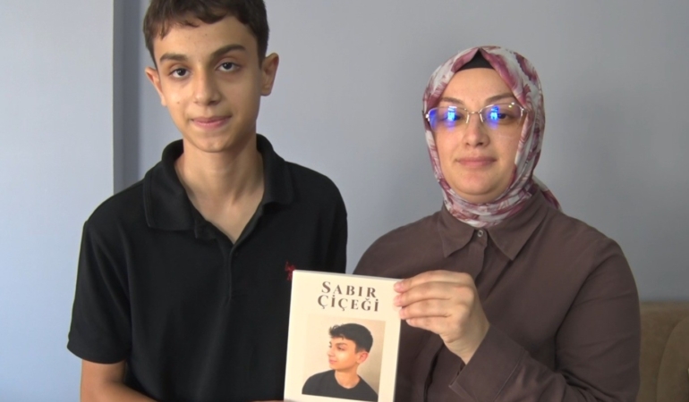 ANNE VE OĞLUNUN YILLAR SÜREN KANSER MÜCADELESİ ŞİİRLERLE BULUŞTU: "KENDİMİ YAZARAK İYİLEŞTİRDİĞİMİ FARK ETTİM"