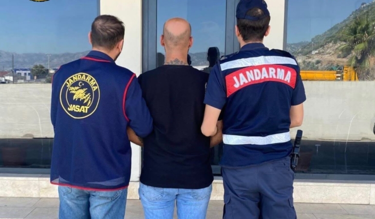 ANTALYA'DA JASAT'TAN ARANAN ŞAHISLARA OPERASYON DÜZENLENDİ