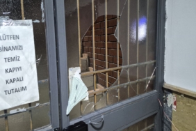 APARTMAN KAPISINI KIRIP HUSUMETLİSİNİN EVİNİ BASMAYA ÇALIŞTI SEMİH KÖSE: "DAHA ÖNCESİNDE APARTMANI KUNDAKLAMAYA KALKMIŞTI" "KAPIYI TEKMELEDİ, KAPI KIRILSA İÇERİ GİRECEK"