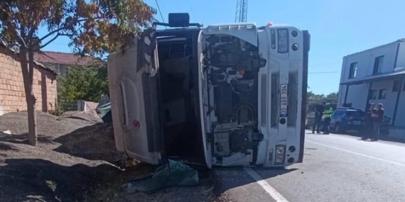 Tekirdağ’da ayçiçeği yüklü kamyon devrildi: 1 yaralı