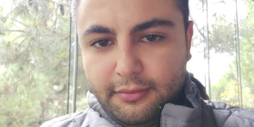 BABASINI ÖLDÜREN ANNESİNİN GÖZYAŞLARINI MAHKEME SALONUNDA SİLDİ "AĞLAMA, ACIYOR MU" KOCASINI ÖLDÜREN KADINA MÜEBBET HAPİS TALEBİ CİNAYETLE YARGILANAN ANNESİNİN GÖZYAŞLARINI SİLEN ÇOCUKTAN YÜREK YAKAN SÖZLER