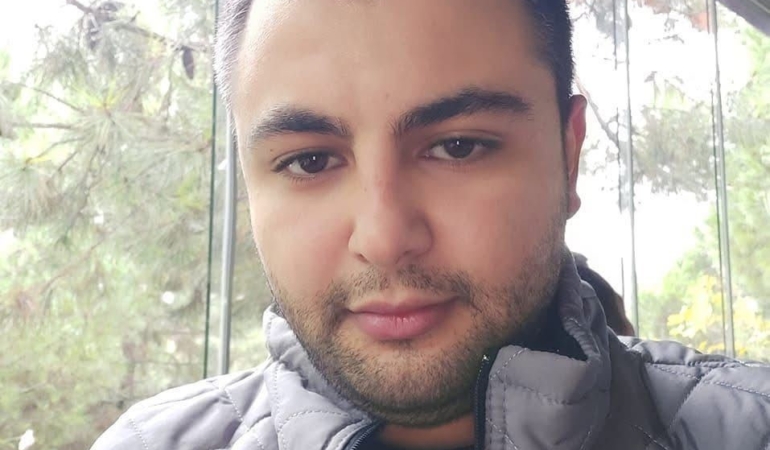 BABASINI ÖLDÜREN ANNESİNİN GÖZYAŞLARINI MAHKEME SALONUNDA SİLDİ "AĞLAMA, ACIYOR MU" KOCASINI ÖLDÜREN KADINA MÜEBBET HAPİS TALEBİ CİNAYETLE YARGILANAN ANNESİNİN GÖZYAŞLARINI SİLEN ÇOCUKTAN YÜREK YAKAN SÖZLER