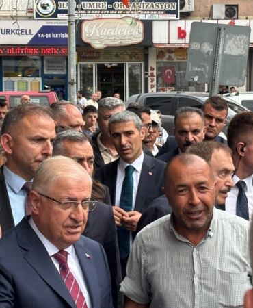 BAKAN GÜLER AFYONKARAHİSAR'DA ESNAF İLE BULUŞTU