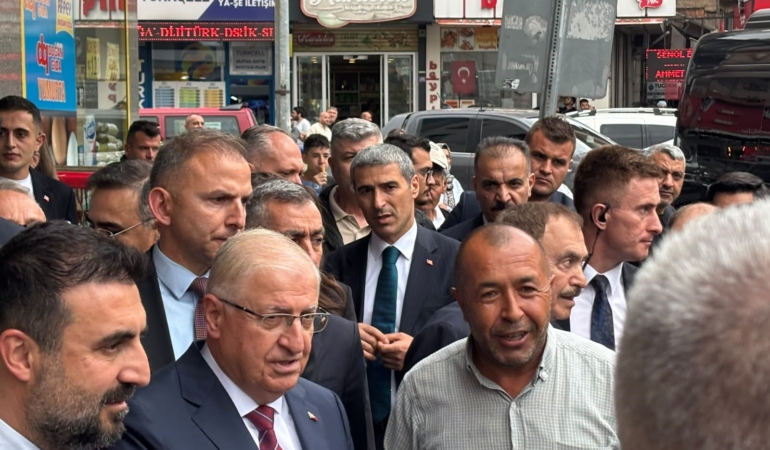BAKAN GÜLER AFYONKARAHİSAR'DA ESNAF İLE BULUŞTU
