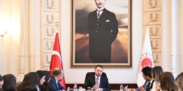 BAKAN GÜRLEK'TEN "AHBAPLAR SUÇ ÖRGÜTÜ", UYUŞTURUCU, İMAMOĞLU VE TERÖRSÜZ TÜRKİYE AÇIKLAMASI: "SADECE FUTBOL DEĞİL, BASKETBOL DA DAHİL OLMAK ÜZERE FARKLI SPOR ALANLARINDA YASA DIŞI BAHİS VE ŞİKE İDDİALARI İNCELENİYOR" "FETÖ BİR CASUSLUK ÖRGÜTÜ" "GÜLİSTAN DOKU DOSYASINDA NAAŞIN BULUNMASI İÇİN ÇALIŞMA SÜRÜYOR" "KAŞİF KOZİNOĞLU'NUN ÖLÜMÜ YENİDEN ARAŞTIRILIYOR. BU KONUDA ŞİKAYETLER VE İHBARLAR VARDI" "46 MAKTULÜN YER ALDIĞI 40 DOSYA AYDINLATILDI" "BUNDAN SONRAKİ SÜREÇTE UYUŞTURUCUYLA MÜCADELENİN FARKLI ALANLARINDA DA ADLİ SORUŞTURMALAR GÜNDEME GELEBİLİR" ("AHBAPLAR SUÇ ÖRGÜTÜ" SORUŞTURMASI) "TOPLANAN YARDIMLARIN AMACINA UYGUN KULLANILIP KULLANILMADIĞI BİZİM İÇİN SON DERECE ÖNEMLİ" "BİR KİŞİ, O TARİHLERDE AMERİKA'DA BULUNAN KLİNİĞİNE HALUK LEVENT'İN GELDİĞİNİ ANLATTI. SÖZ KONUSU PARA 4 MİLYON 600 BİN DOLAR" "UMUT ALTAŞ VE EYLEM TOK'UN İADE SÜREÇLERİ TAKİP EDİLİYOR" "İMAMOĞLU DOSYASINA İLİŞKİN EK İDDİANAME ÇALIŞMALARI SÜRÜYOR"