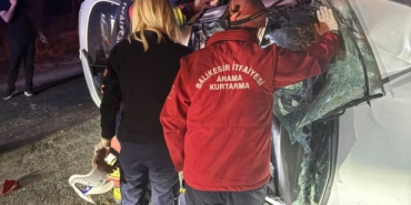 BALYA'DA OTOMOBİL ŞARAMPOLE UÇTU: 2 YARALI