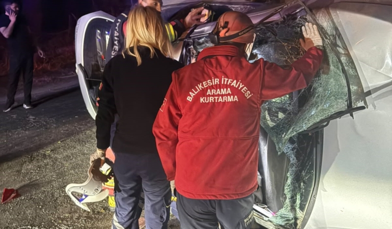 BALYA'DA OTOMOBİL ŞARAMPOLE UÇTU: 2 YARALI